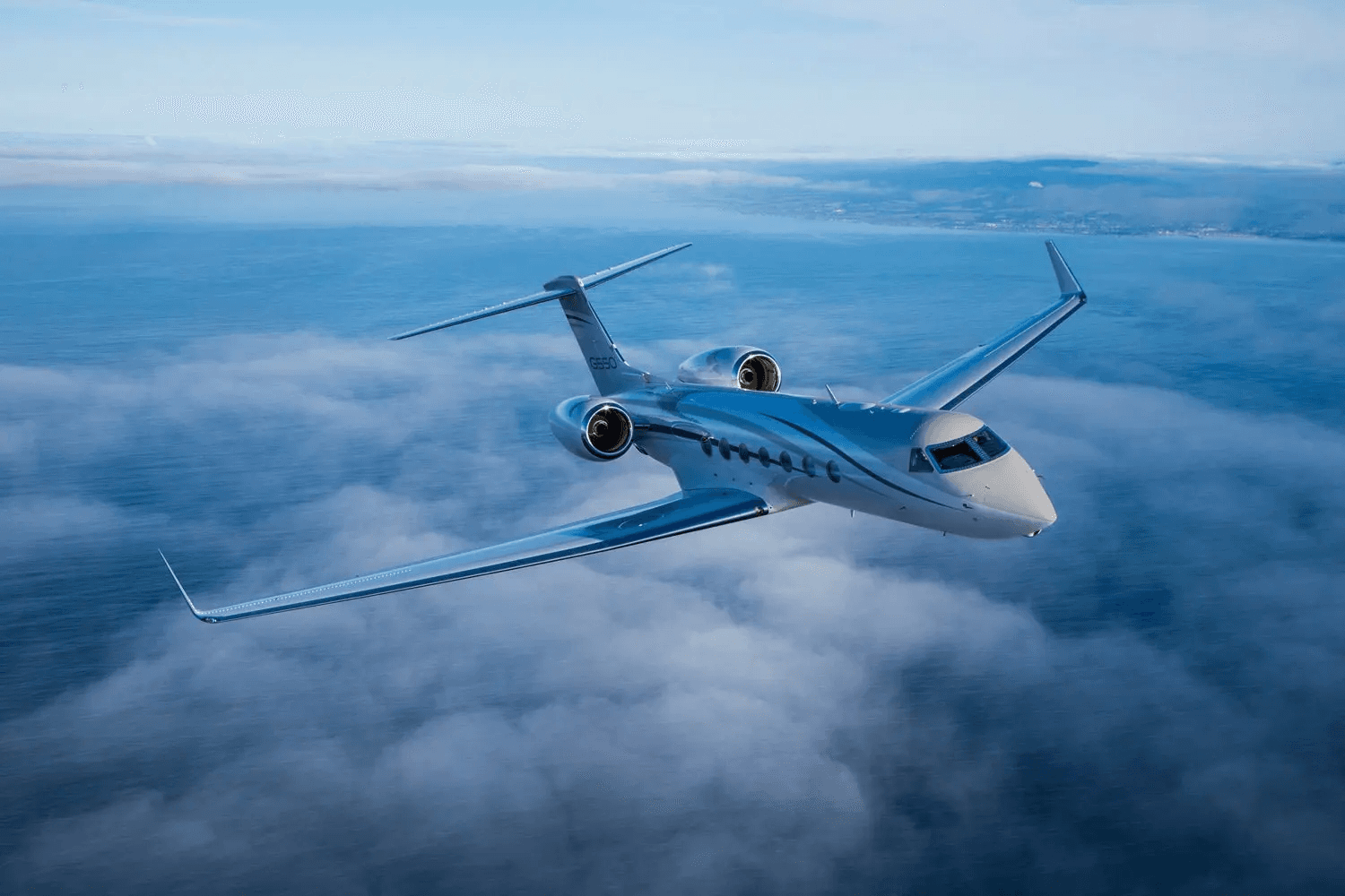 Gulfstream G650 flying over the ocean